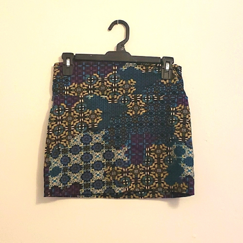 Short multi colored skirt. Size medium.